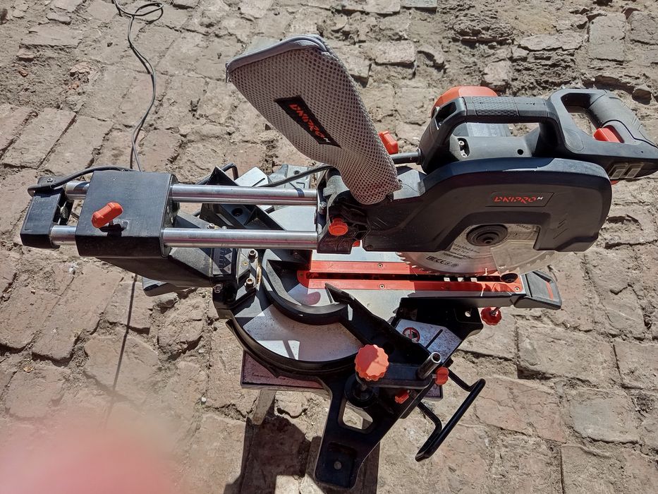 Торцовочная пила Dnipro-M 
Рейтинг