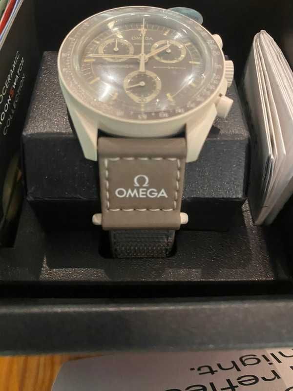 Omega x Swatch SO33T103 Desert  Biokeramik piaskowy z złotymi detalami