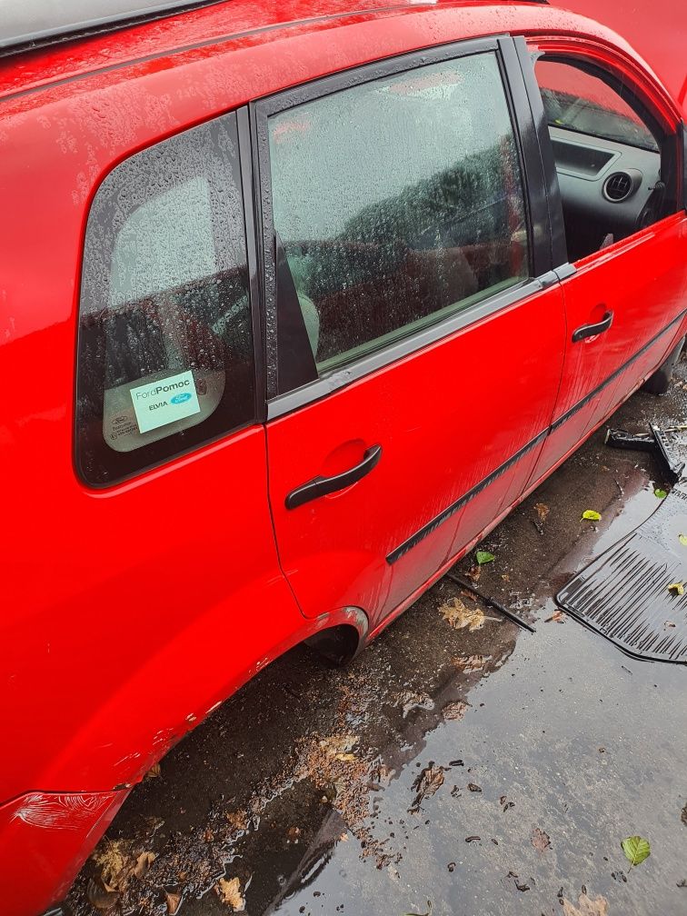 Szyba boczna karoseryjna prawy tyl Ford Fiesta mk6 5 drzwi