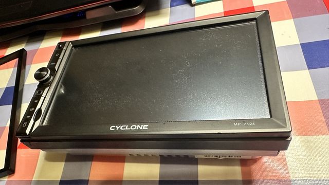 cyclone MP-7124 магнитола