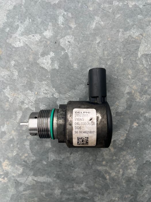 Клапан редукційний 2.0 tdi Volkswagen регулятор тиску палива