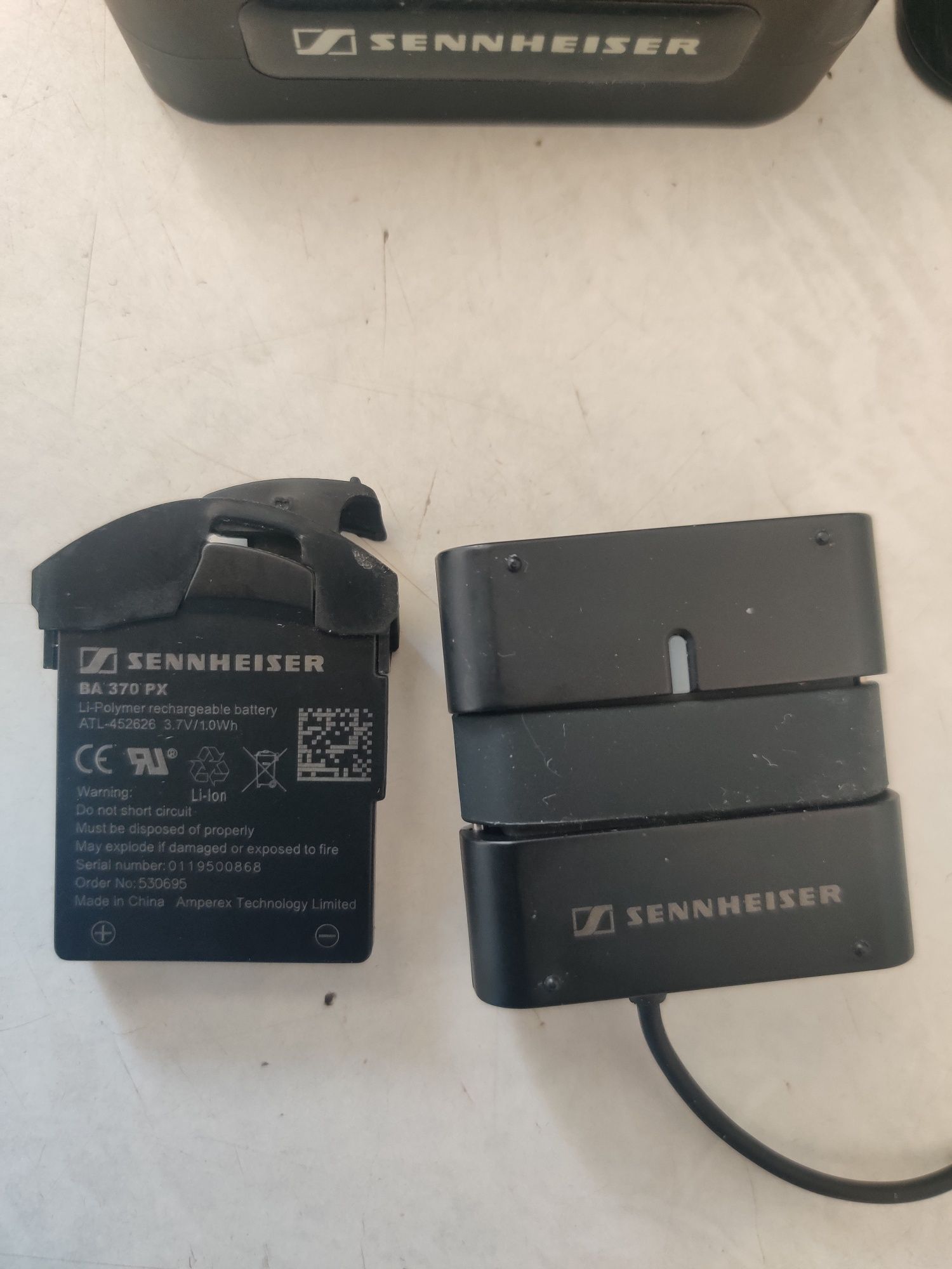 Sennheiser коробка от наушников с амбишурами оригинал, батарейный блок