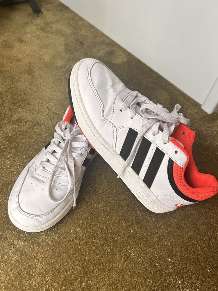 Sapatilhas Adidas em bom estado