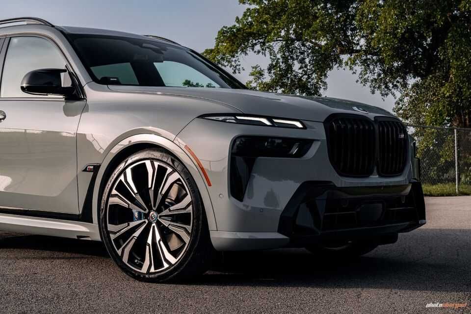 2023 BMW X7 M60i