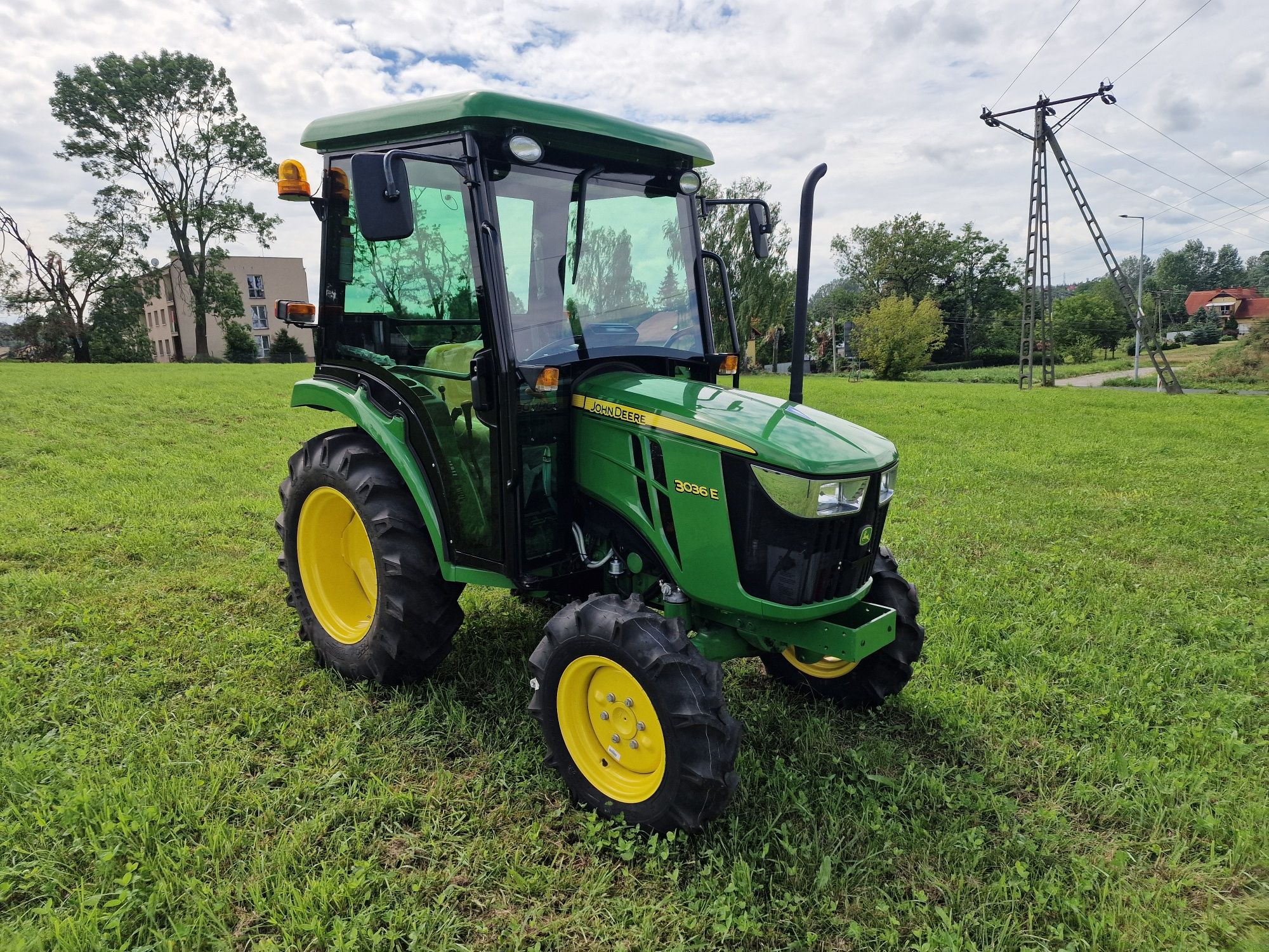 John Deere 3036E  zarejstrowany  fabrycznie nowy