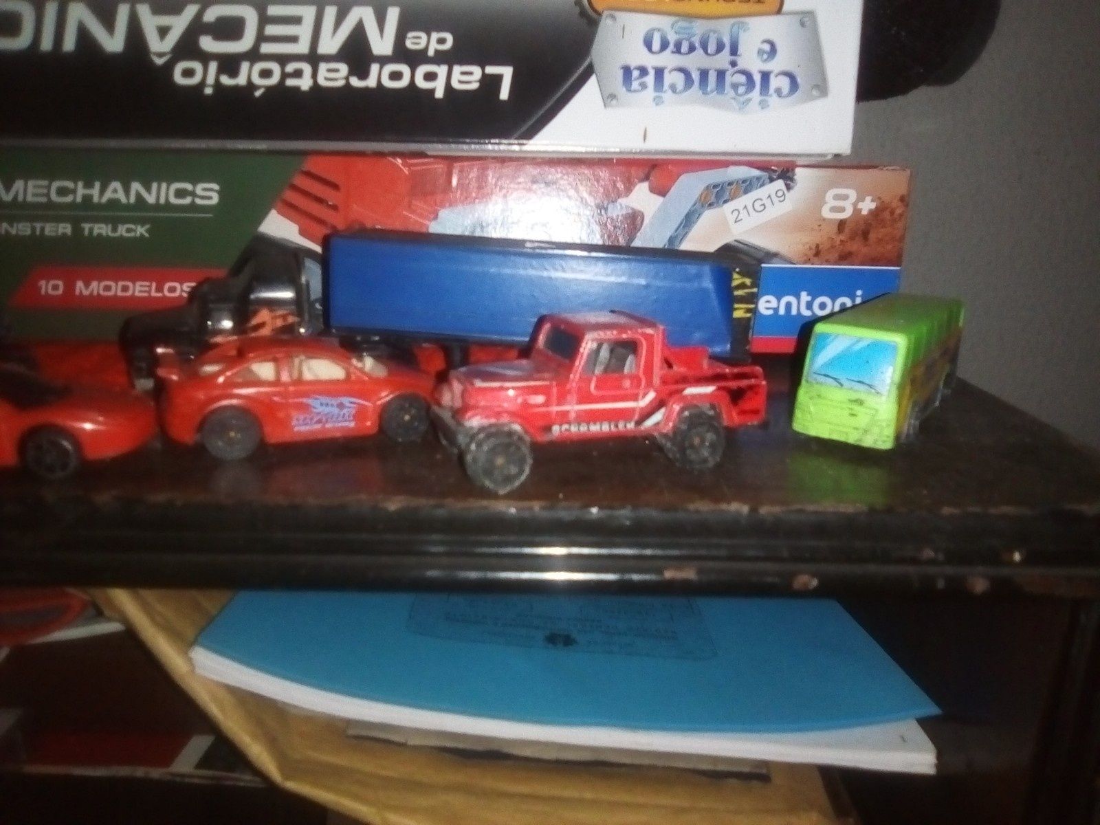 Carros miniaturas e camiões de colecção