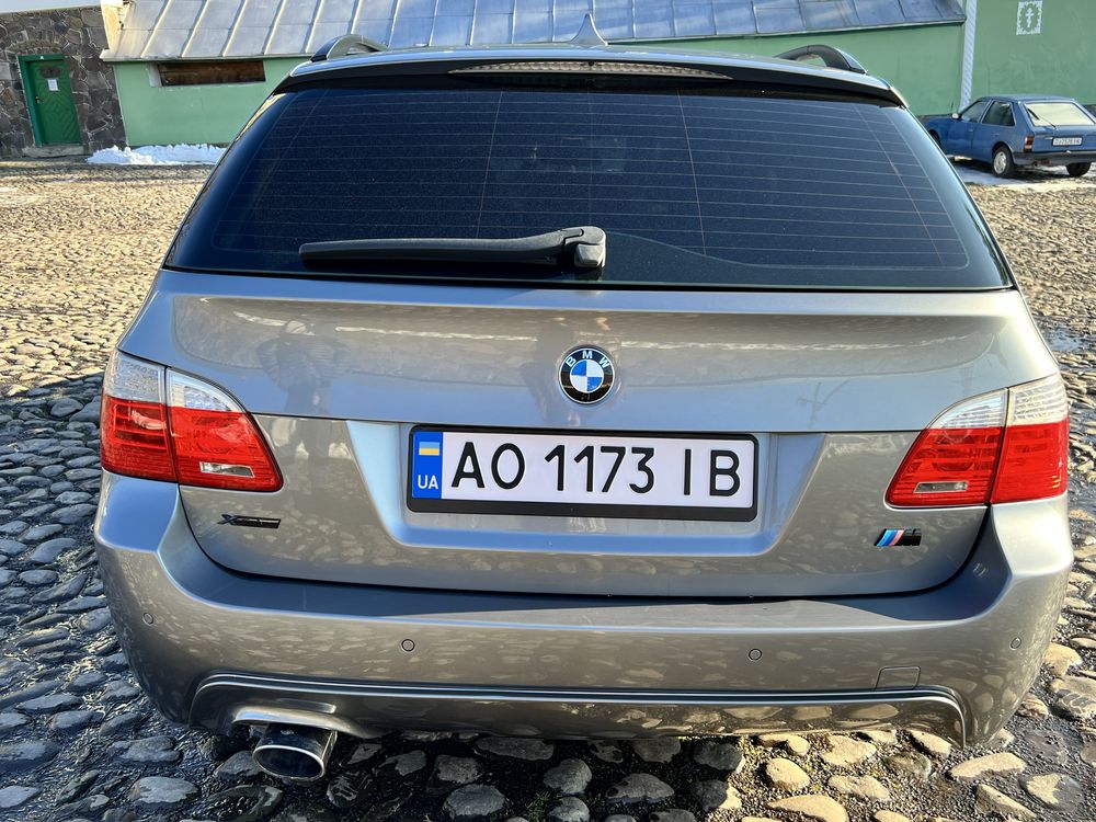 Машина BMW 520 d