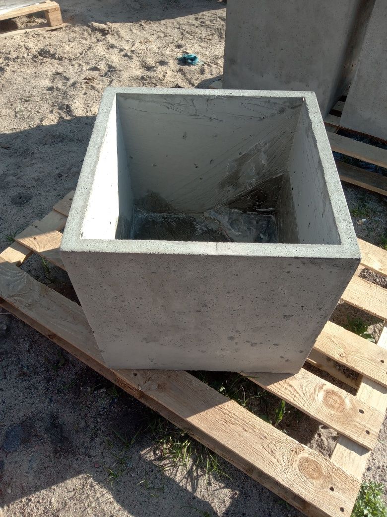 Donica z betonu architektonicznego producent