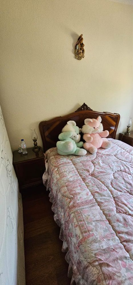 Quarto antigo com tocador
