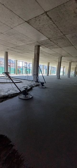 Стяжка підлоги,машинна напівсуха по теплі підлозі.