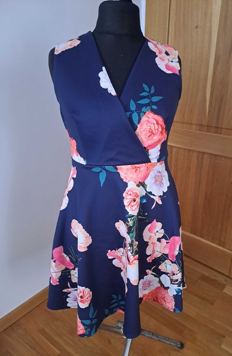 Sukienka rozkloszowana r 42-44