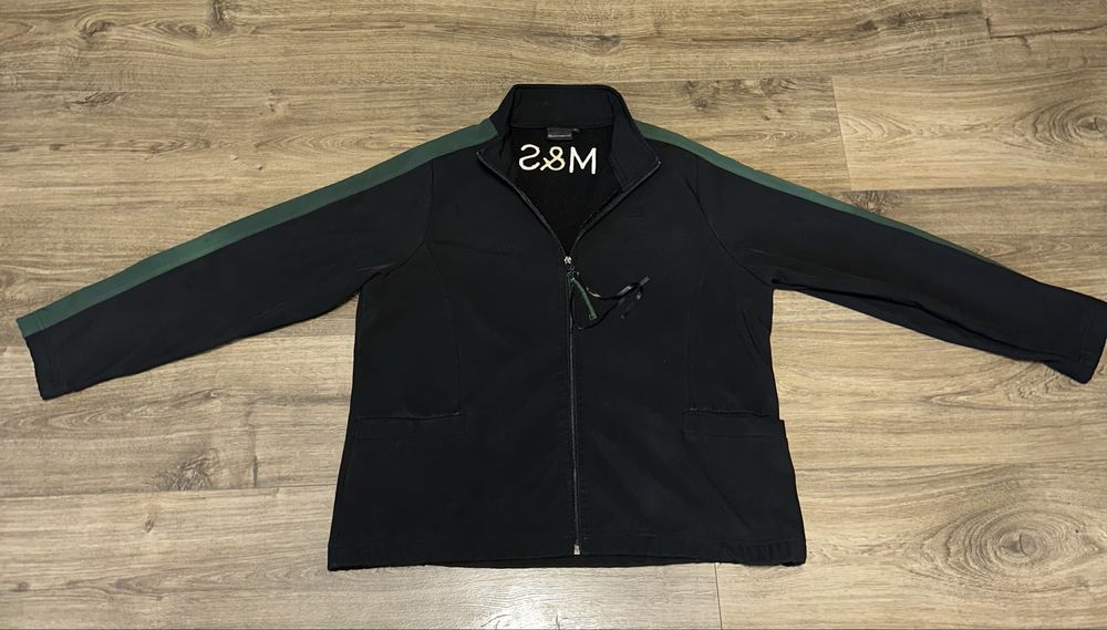 Чоловіча софтшелл куртка M&S чорного кольору з зеленими вставками