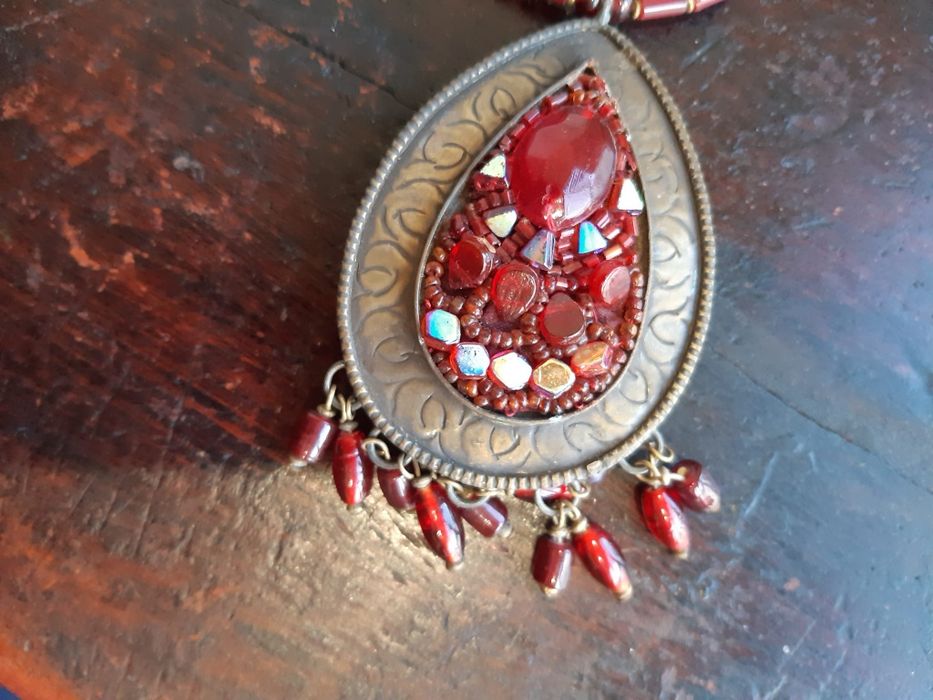 Colar  com pedras  indiano Uma bonita oferta de Natal