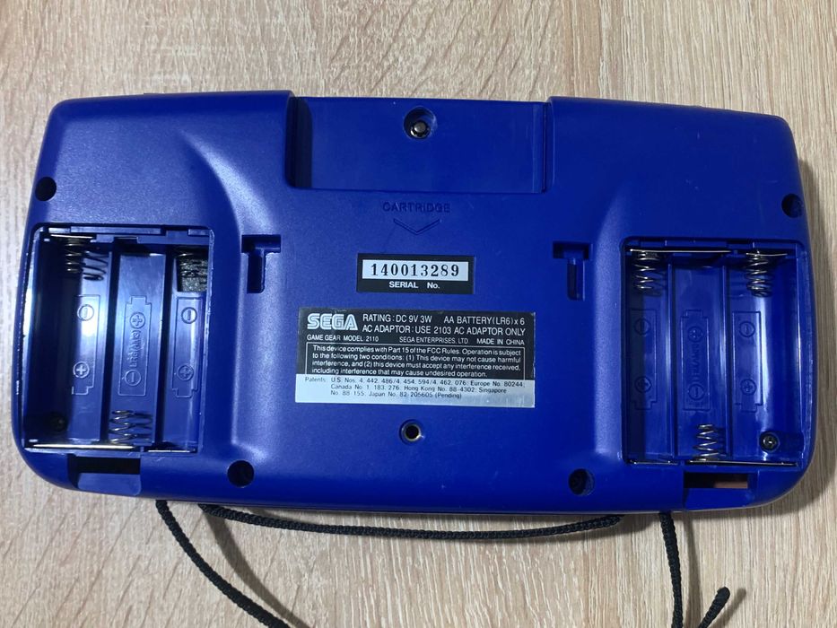 Sega game gear Blue в робочому стані з блоком живлення та картриджем