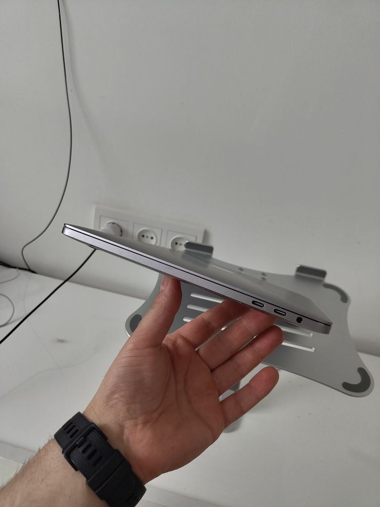 ноутбук Macbook pro 13 2016 а 1706 /i5/16 гб/SSD 256