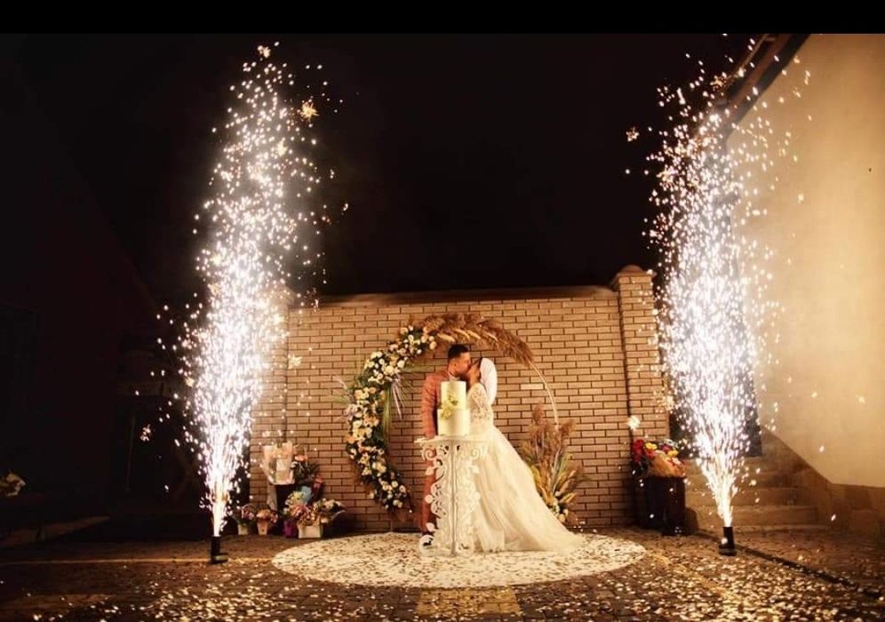 Важкий дим, конфеті пушка, холодні фонтани,світло, мильні бульбашки