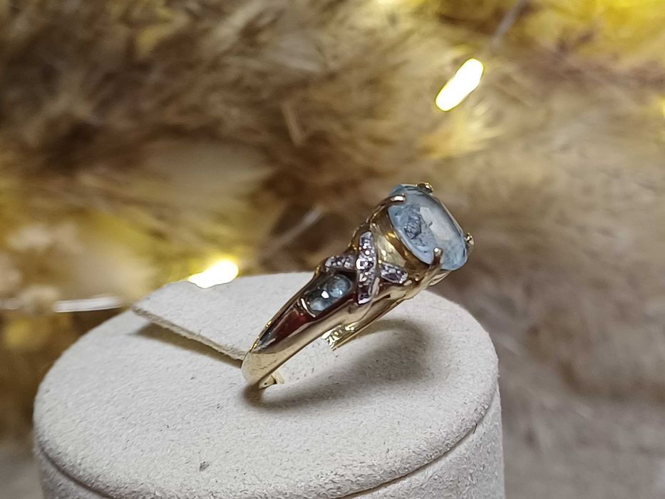 Piękny pierścionek P375 z niebieskim oczkiem R13"