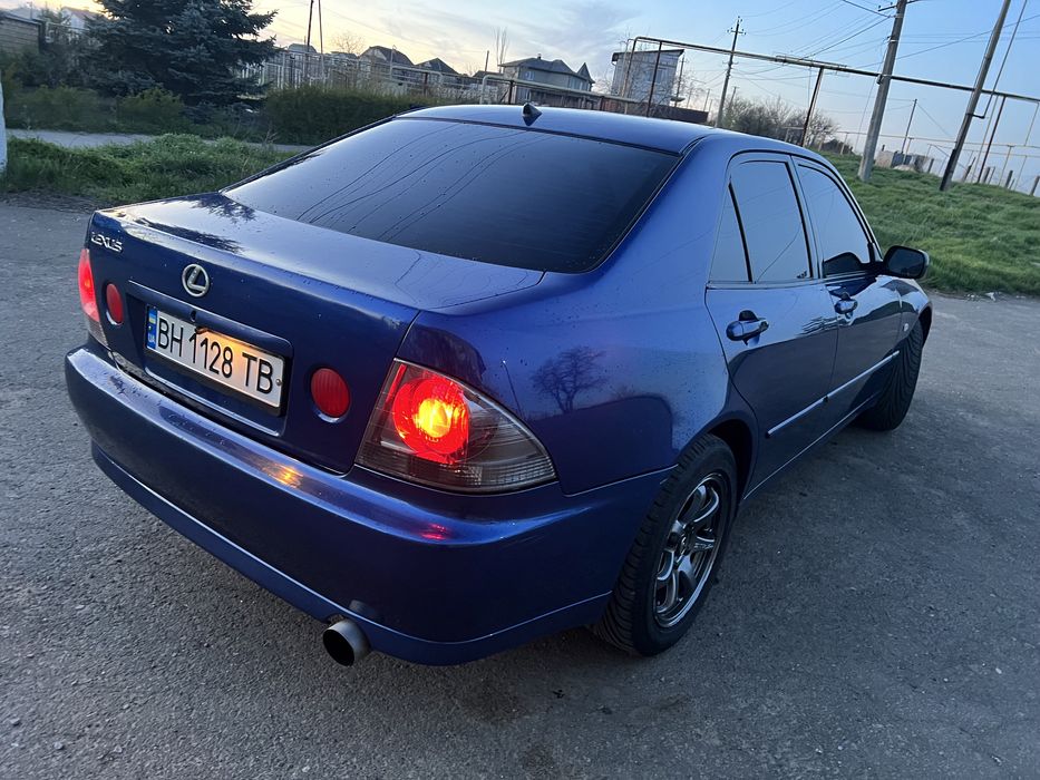 Лексус IS 200 ,2001 года