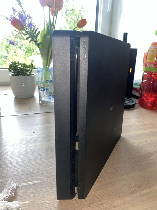 PS4 Slim 500GB + pad | Stan bardzo dobry | Bez pudełka