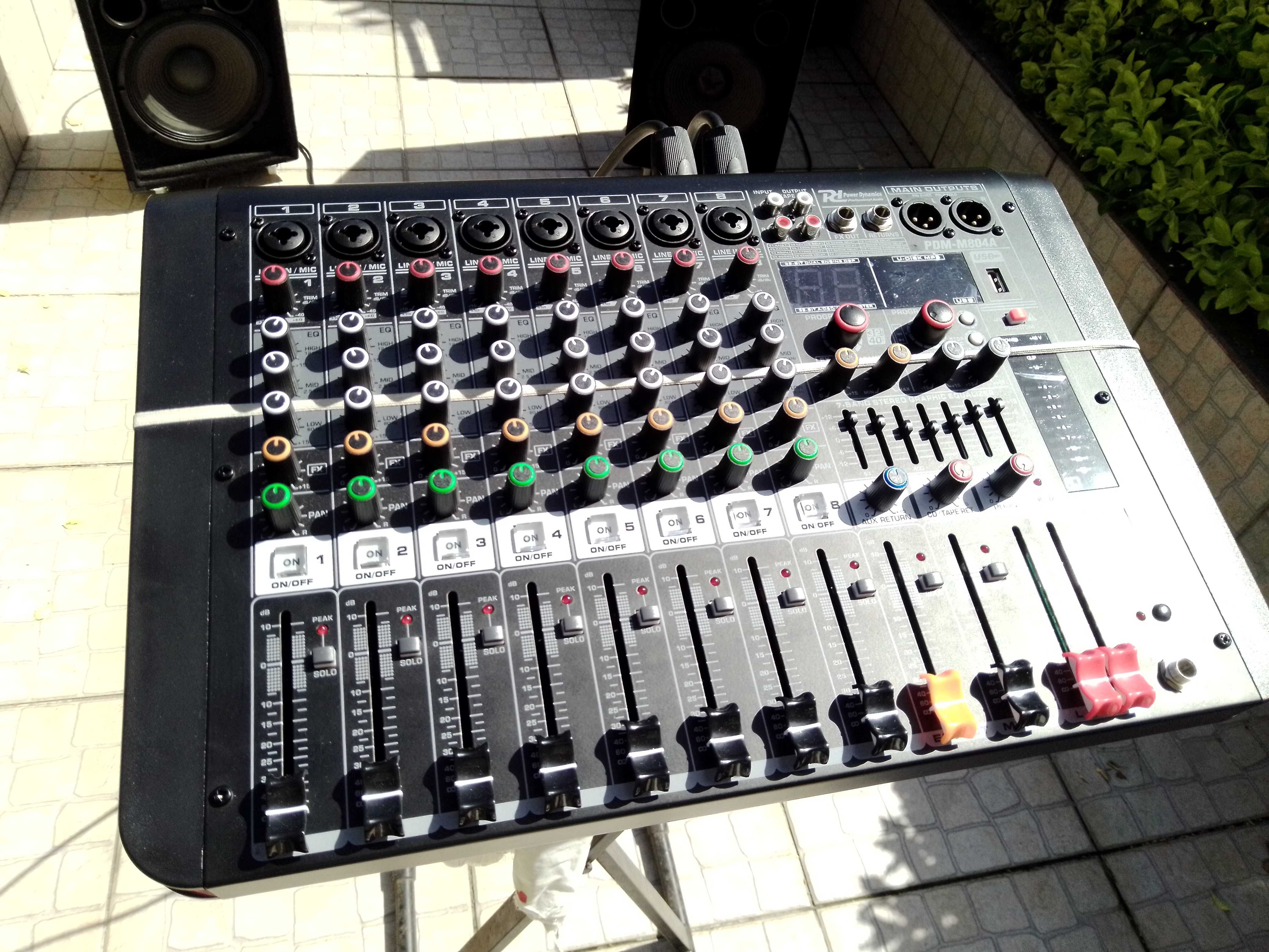 PA amplificado completo com 2 topos 2x12" + mesa amplificada.