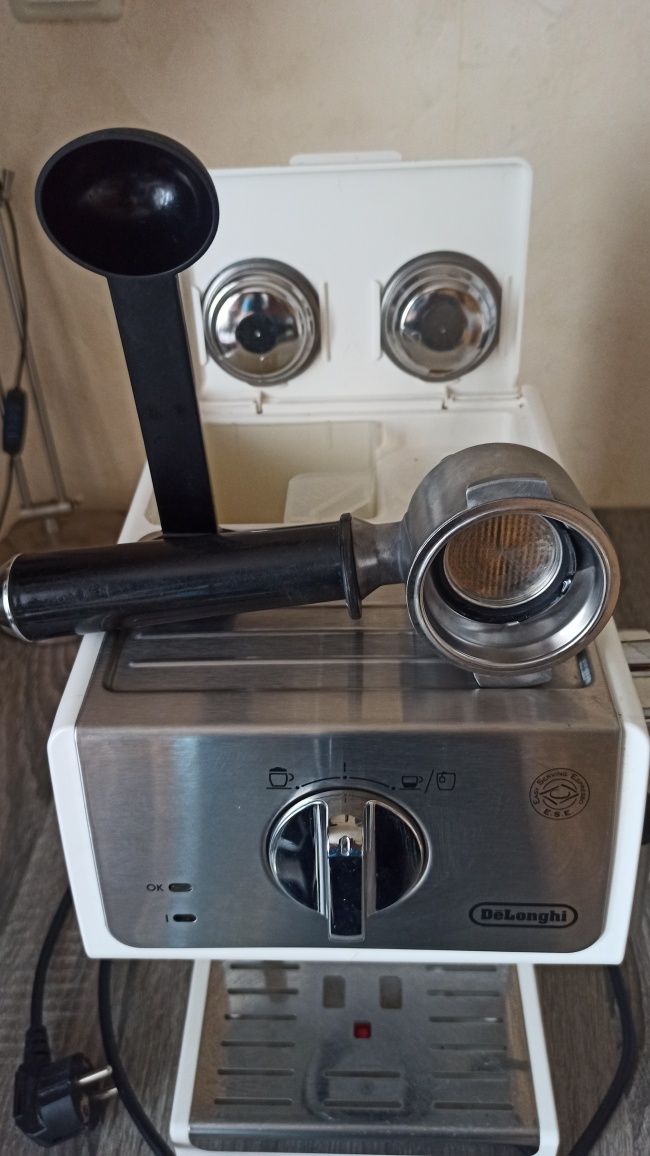 Ріжкова кавоварка DeLonghi ECP 33.21 W