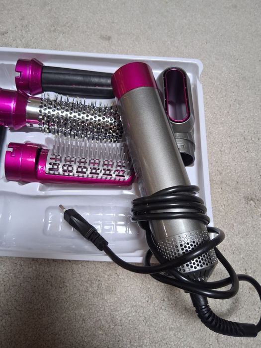 Secador de cabelo 5 em 1 ,completamente novo.