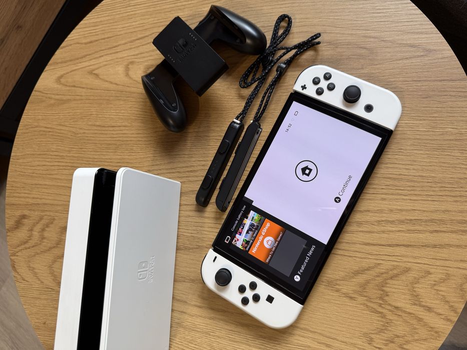 Nintendo Sweet Oled + gry i futeral