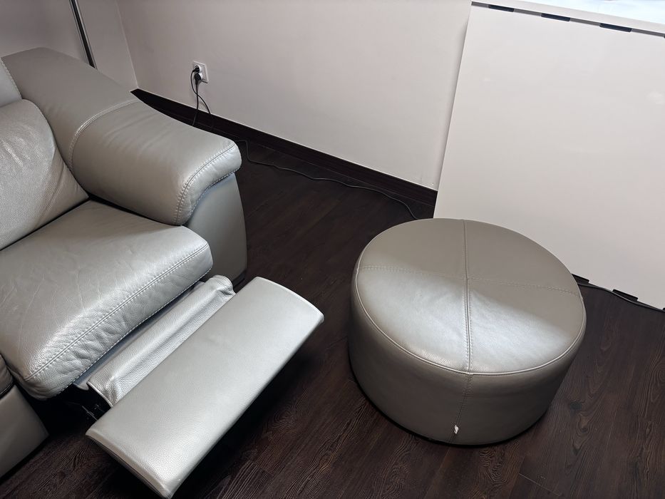 Kanapa Kler, szara, skorzana + pufa