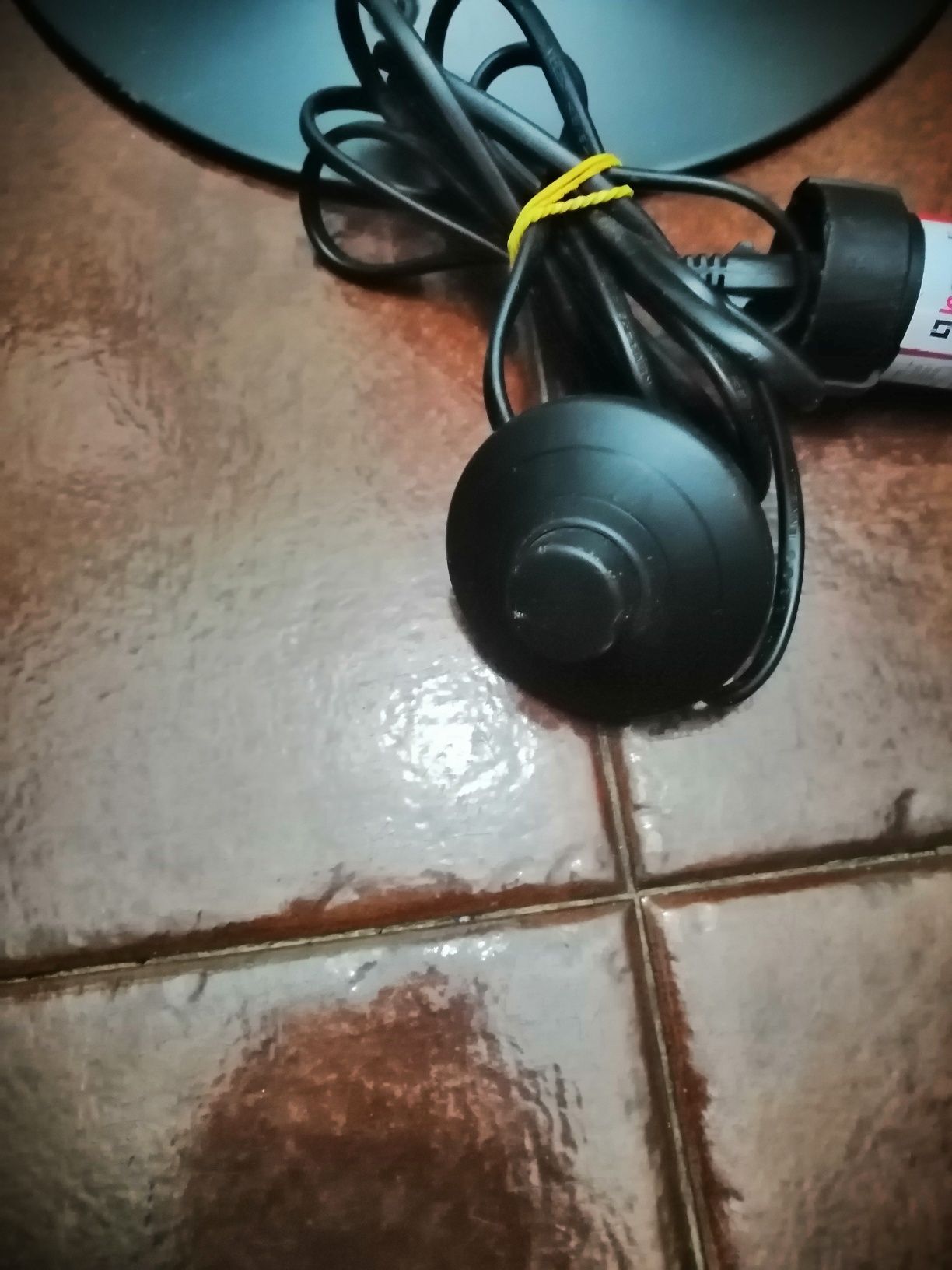Candeeiro de pé alto