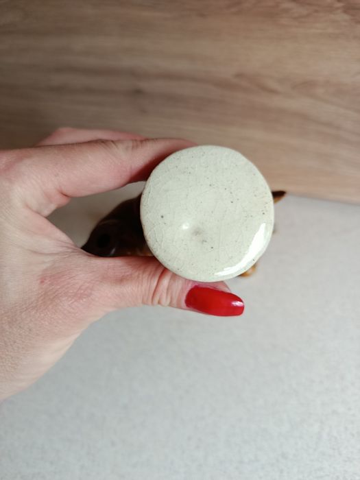 Figurka marynarza z butelką rumu