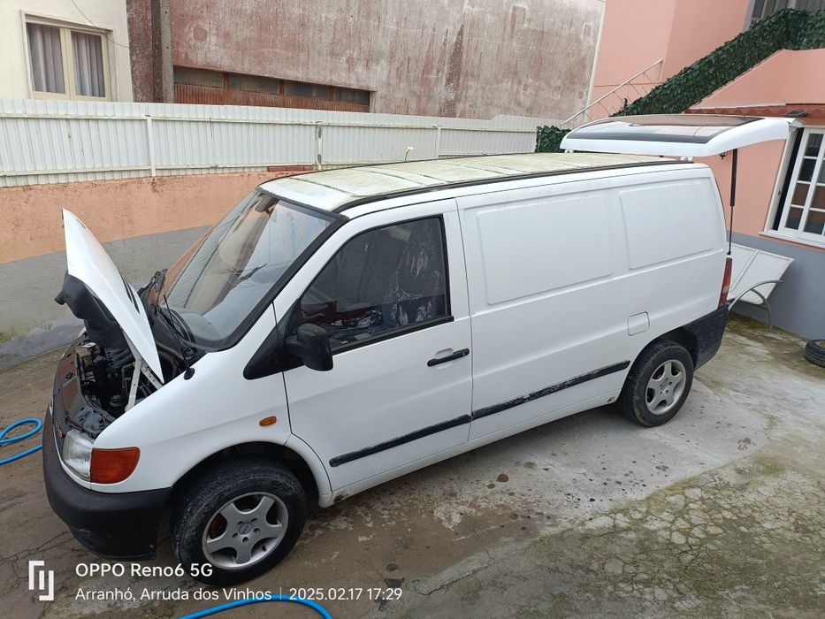Mercedes Vito...