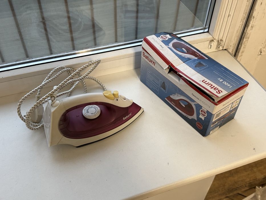 Утюг исправный, поцарапан