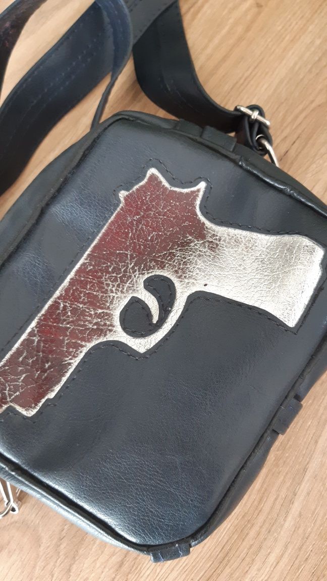 Torebka streetwearowa Luka Bandita czarna srebrny pistolet
