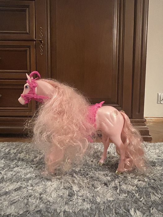 Konik rozowy wydaje dzwieki