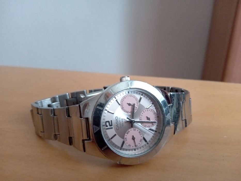 Zegarek Casio srebrny damski różowy