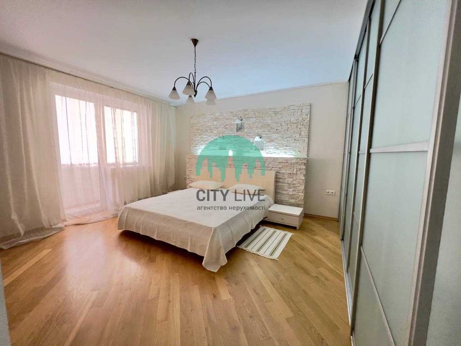 Продаж 3-кім квартири великої площі в Центрі міста (К)