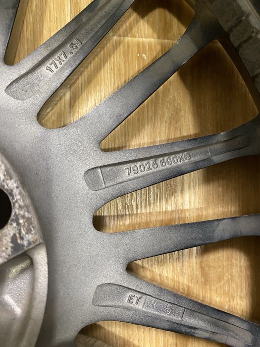 Диски lexus 7,5x17 5x114,3 ET35 DIA60,1