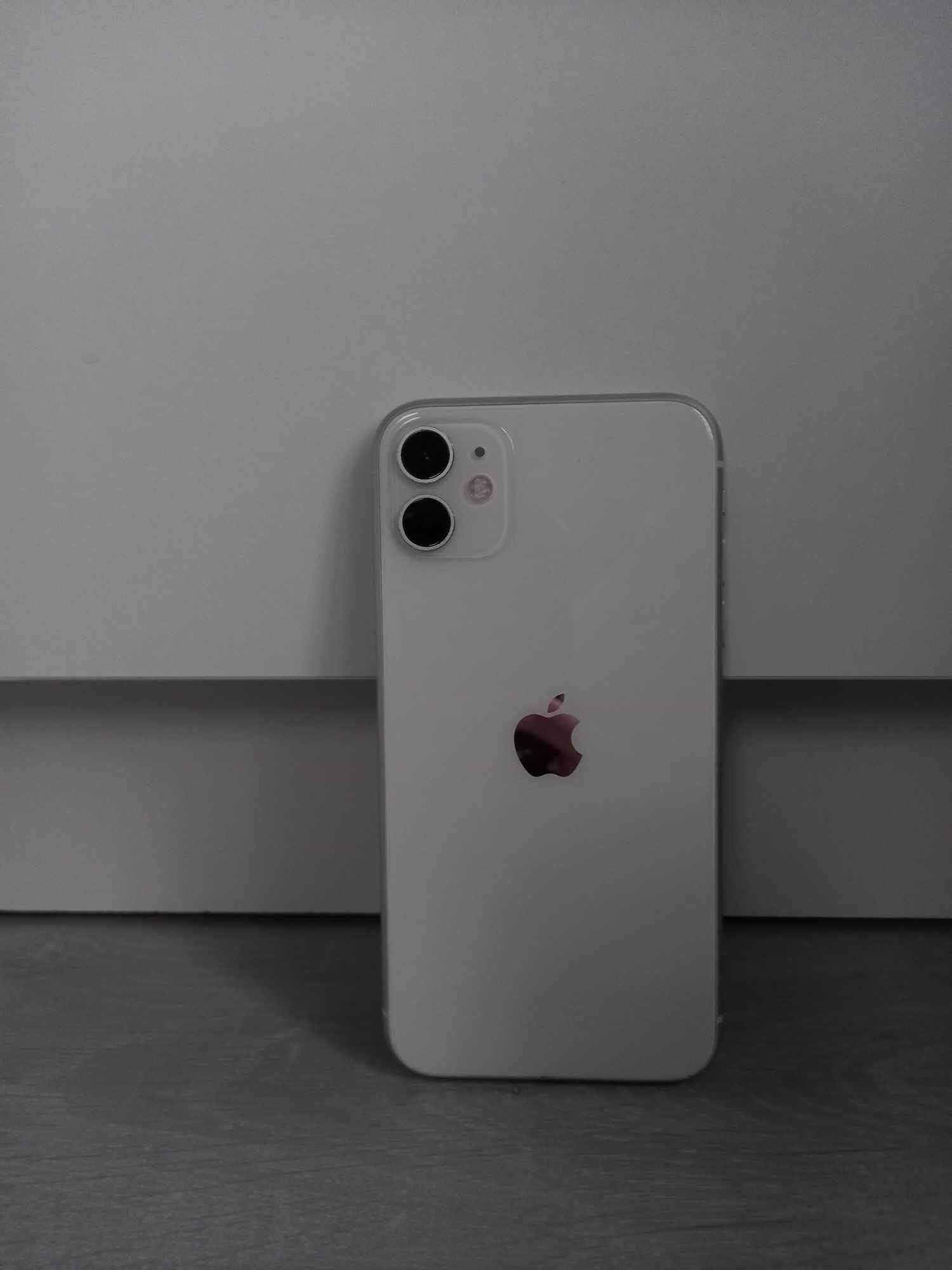 Iphone 11 64Gb stan b.dobry