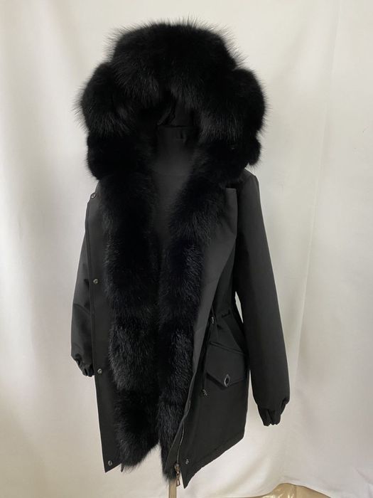 Куртка парка зимова з хутром чорного фінського песця.Розміри з 42 до60