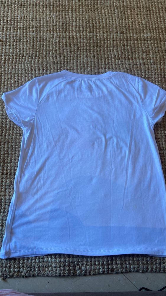 T shirt branca com bandeira de Portugal