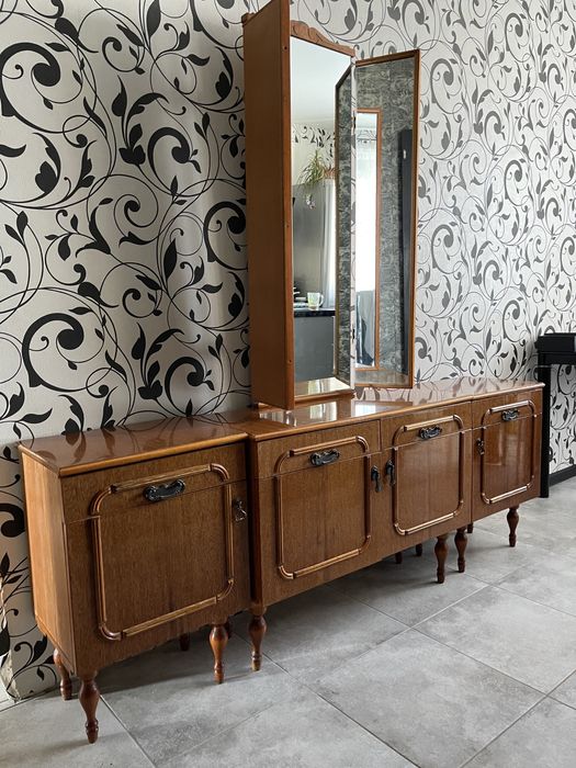 Спальня, спальный мебельный гарнитур кровать трюмо тумбочка пуфик