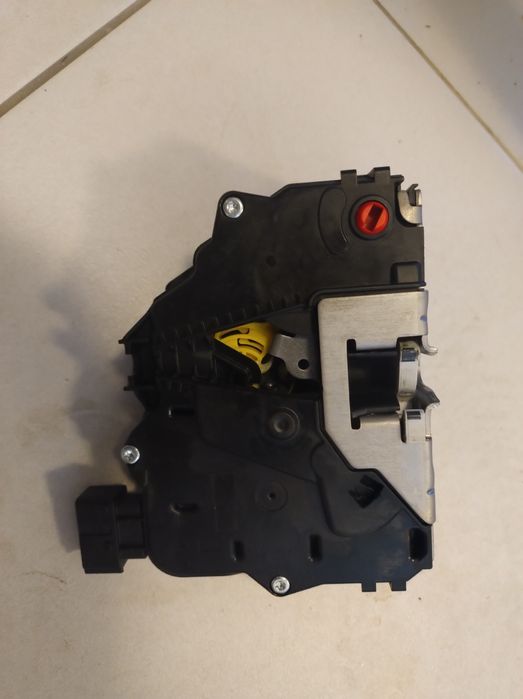 Meriva B. Zamek drzwi tylnych prawych