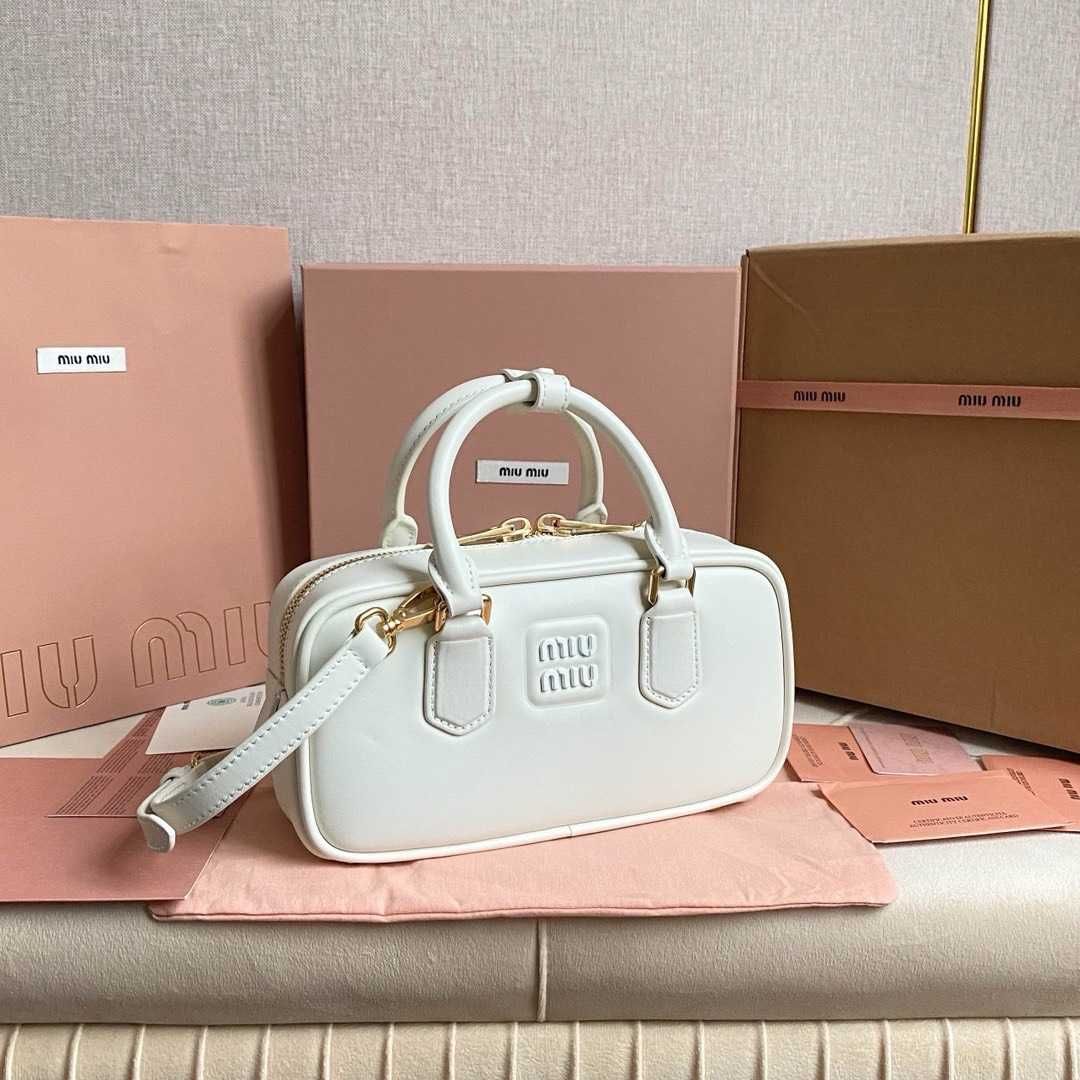 MiuMiu Biała Torebka 2025 - Luksusowy i Elegantny Design