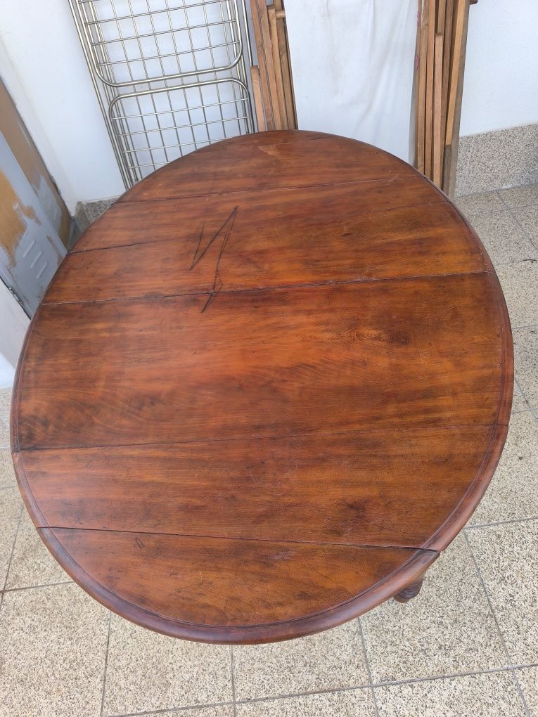 Mesa antiga extensível