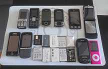 9 telefonów, baterie, mp3