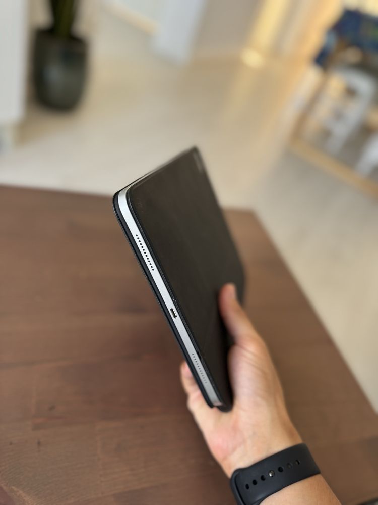 iPad Pro (2018, 256Gb) + Magic Keyboard + Paperlike - Impecável
