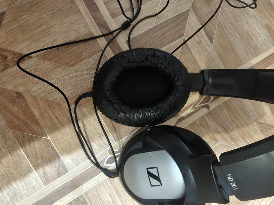 Навушники  Sennheiser  HD201, KOSS UR20,steelseries