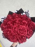 Bukiet 20 satynowych róż w papierze christian dior luksus flower box