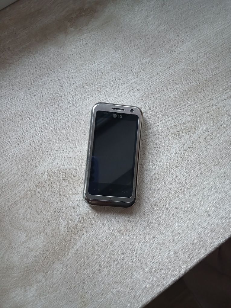 Телефон мобільний LG