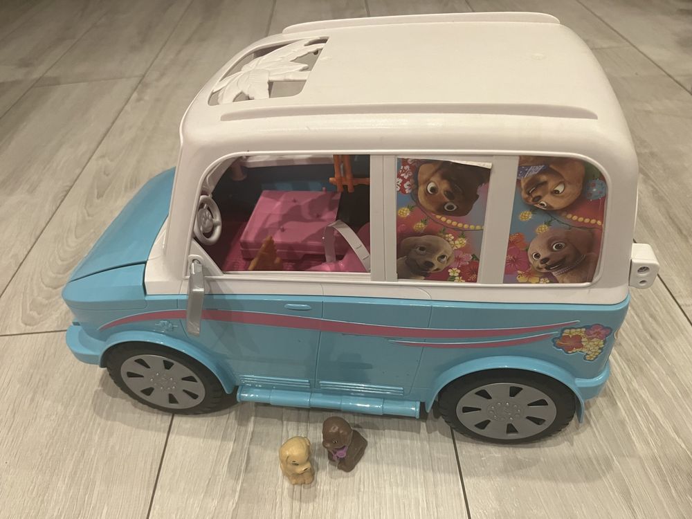 Wakacyjny pojazd pieskow Barbie- kamper